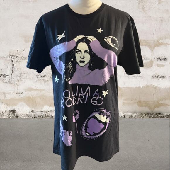 Olivia Rodrigo NWOT Guts T Shirt Size Medium - Picture 2 of 5